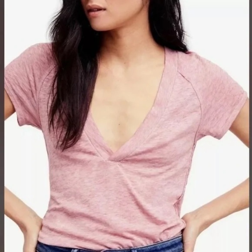 We The Free Free People Clementine V Neck Tee Shirt Top Berry Pink size Small